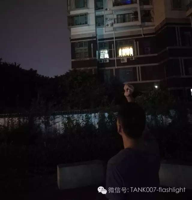 探客強(qiáng)光手電筒 探客強(qiáng)光手電筒